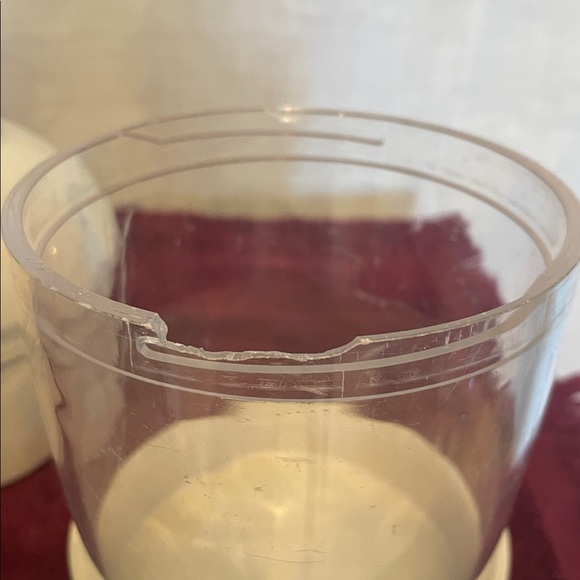 Pampered Chef White and Gray Manual Chopper - Picture 3 of 4